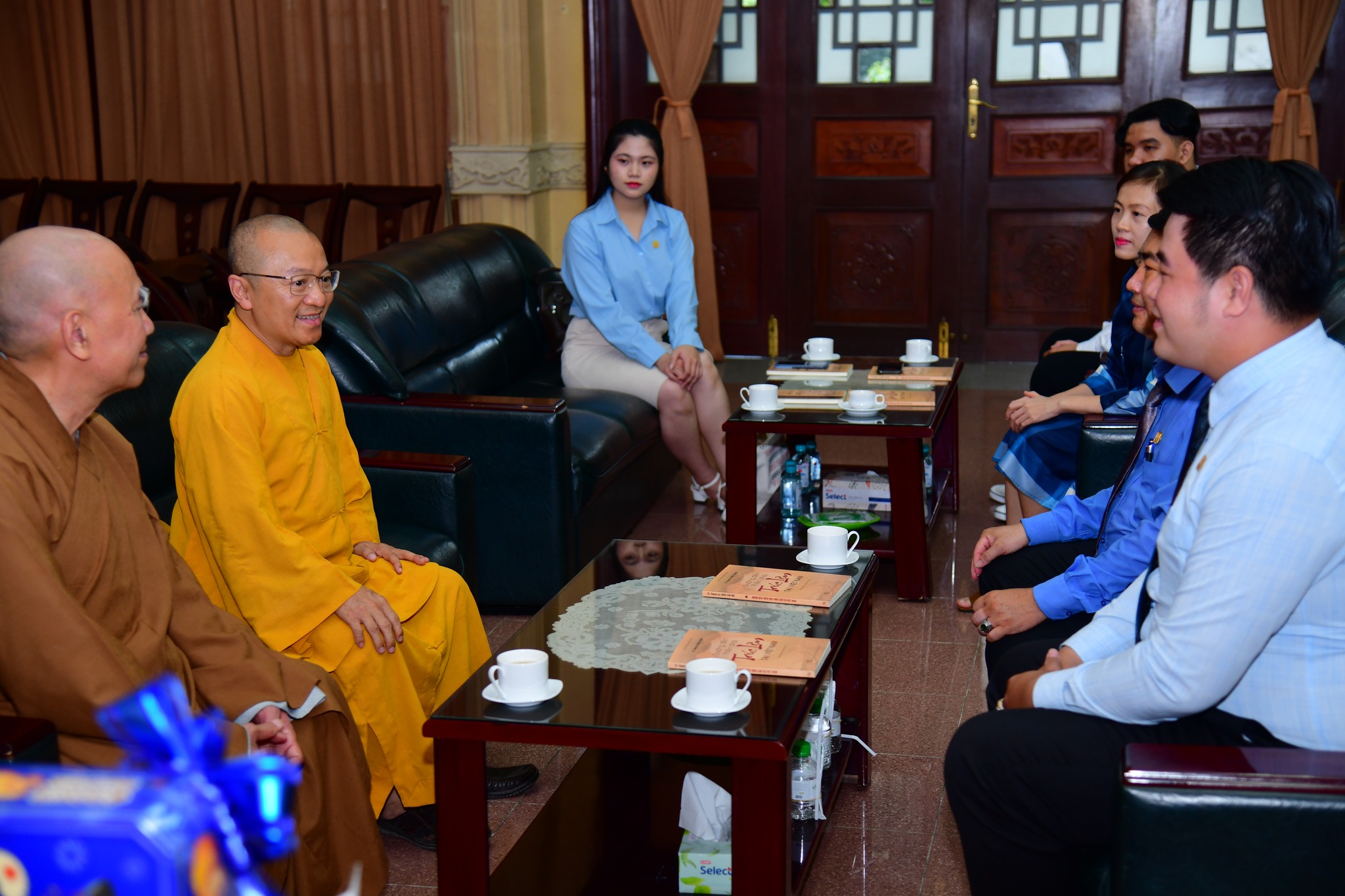 Viện ứng dụng khoa học tâm lý - giáo dục thăm thiền viện Vạn Hạnh