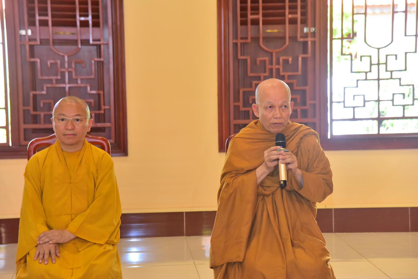 Viện Nghiên cứu Phật học Việt Nam và Học viện Phật giáo Việt Nam tại TP.HCM cúng dường Đại tạng Kinh Phật giáo Việt Nam cho thiền viện Thượng Chiếu