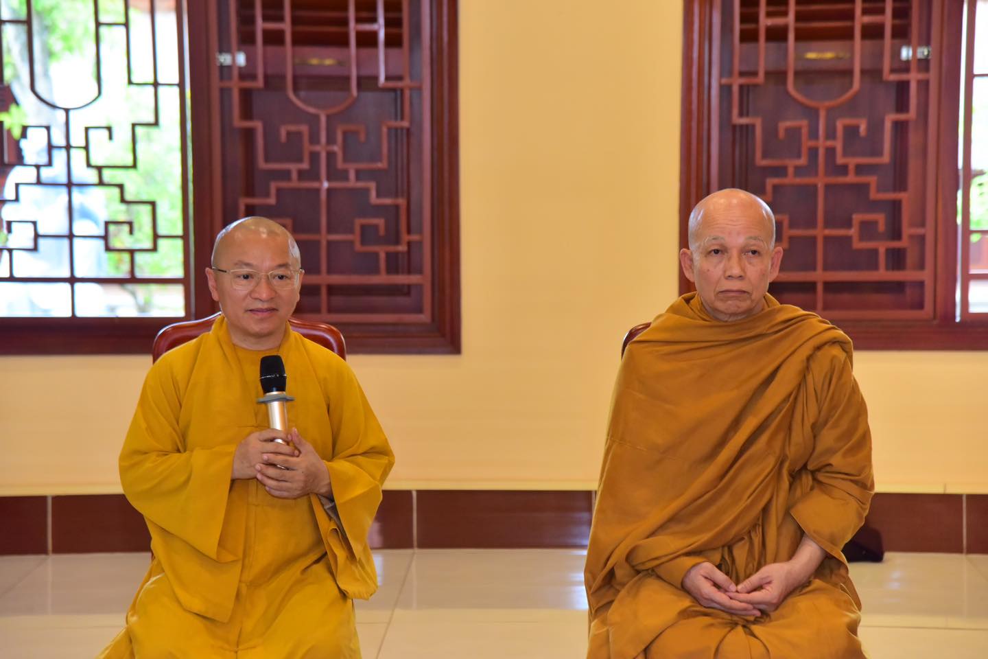 Viện Nghiên cứu Phật học Việt Nam và Học viện Phật giáo Việt Nam tại TP.HCM cúng dường Đại tạng Kinh Phật giáo Việt Nam cho thiền viện Thượng Chiếu