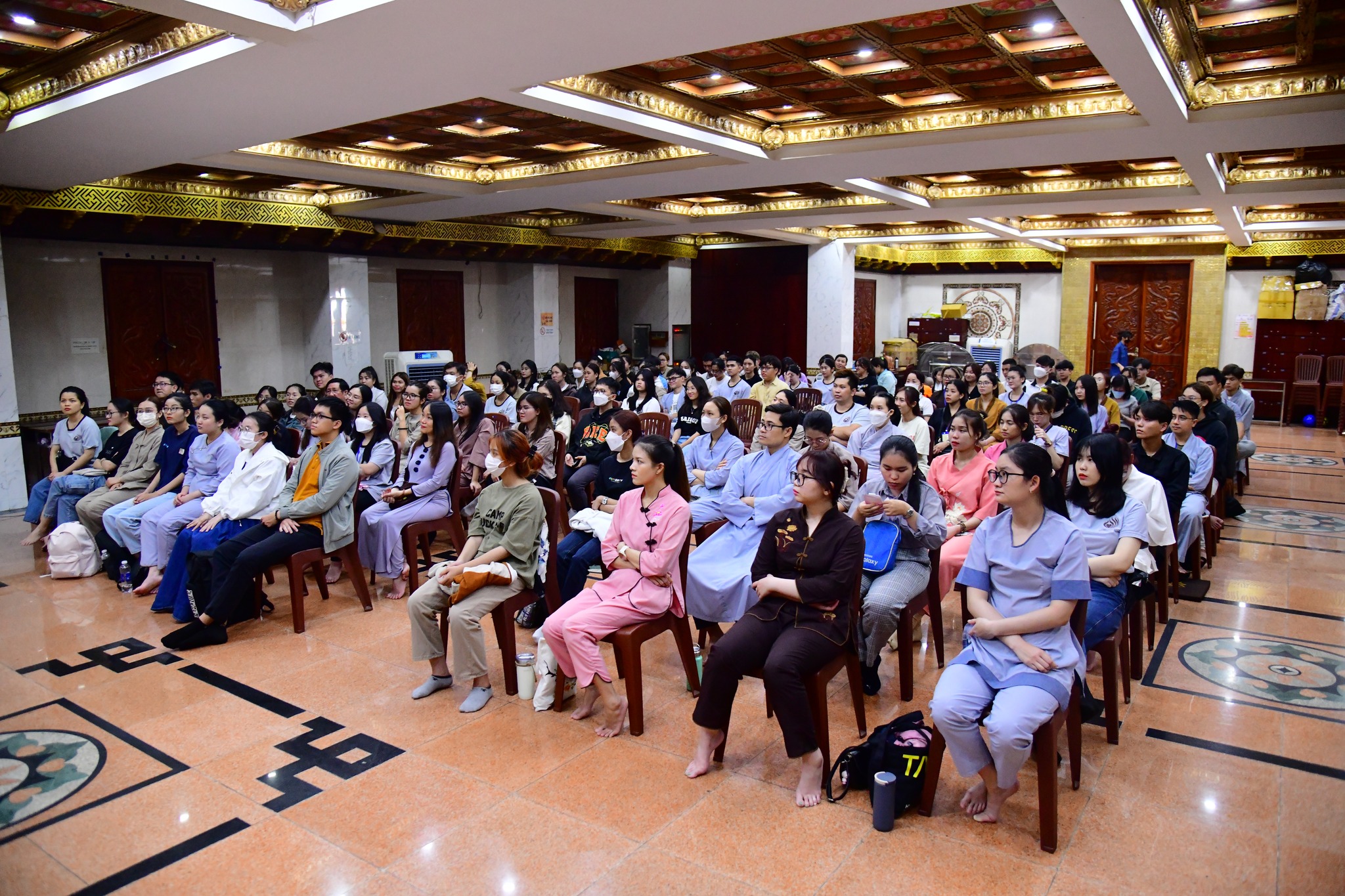 Hoa hậu Nguyễn Thúc Thùy Tiên - &quot;Bông hoa&quot; ngát hương làm đẹp cho đời