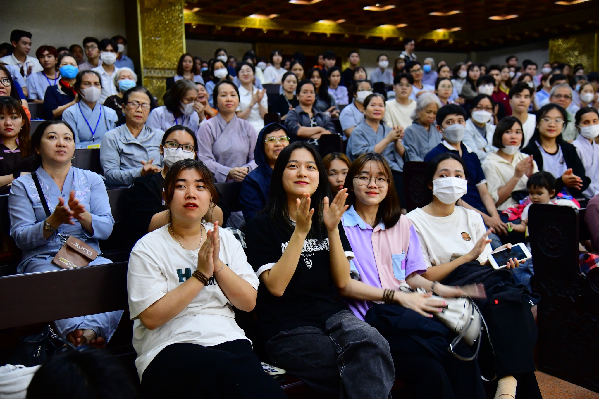 Hoa hậu Nguyễn Thúc Thùy Tiên - &quot;Bông hoa&quot; ngát hương làm đẹp cho đời