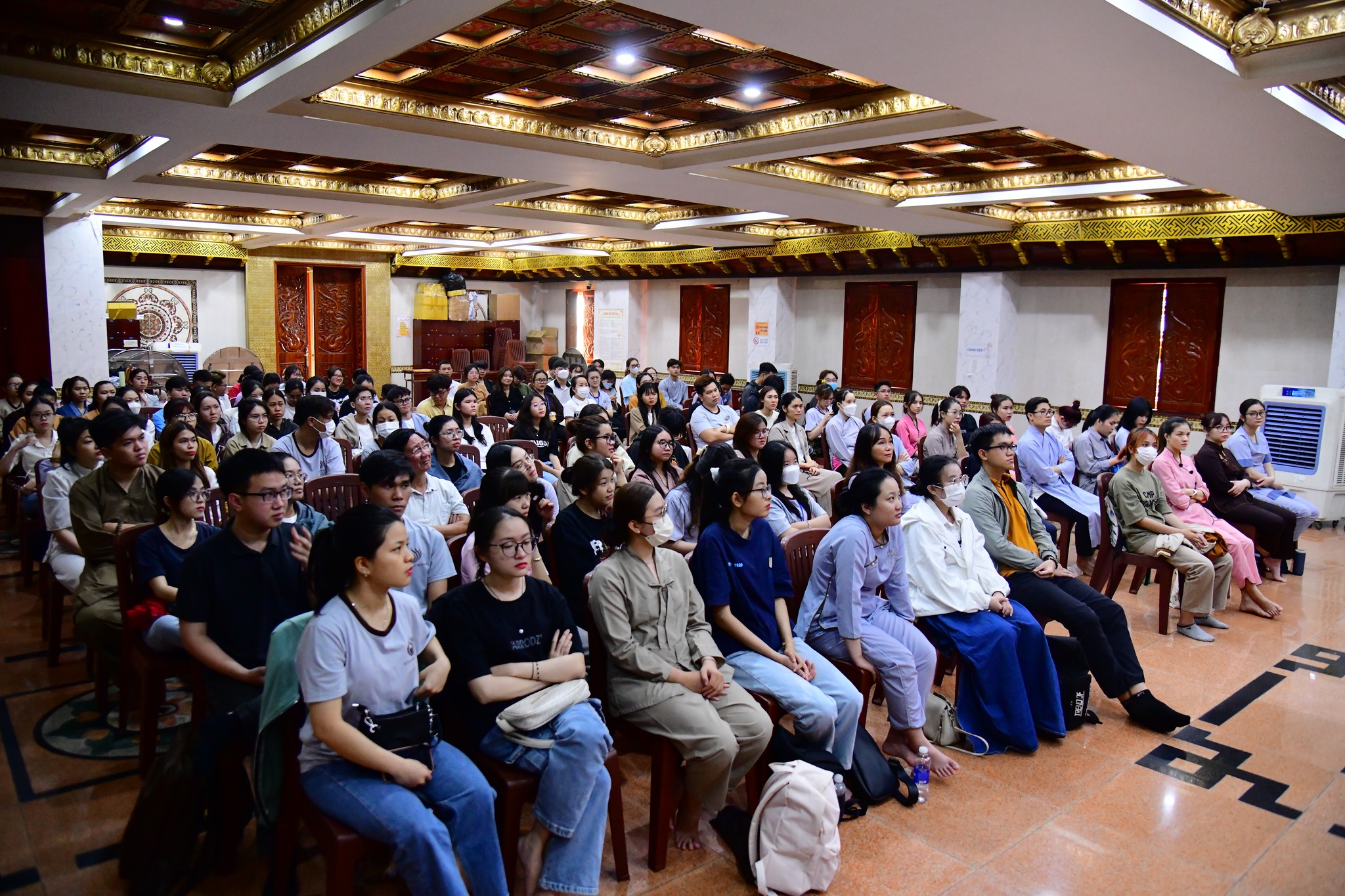 Hoa hậu Nguyễn Thúc Thùy Tiên - &quot;Bông hoa&quot; ngát hương làm đẹp cho đời