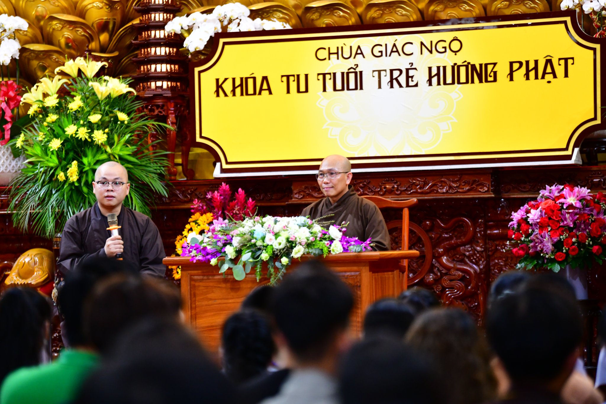 TT. Thích Thiện Trí mang nguồn năng lượng an lành đến hơn 500 bạn trẻ tại Chùa Giác Ngộ