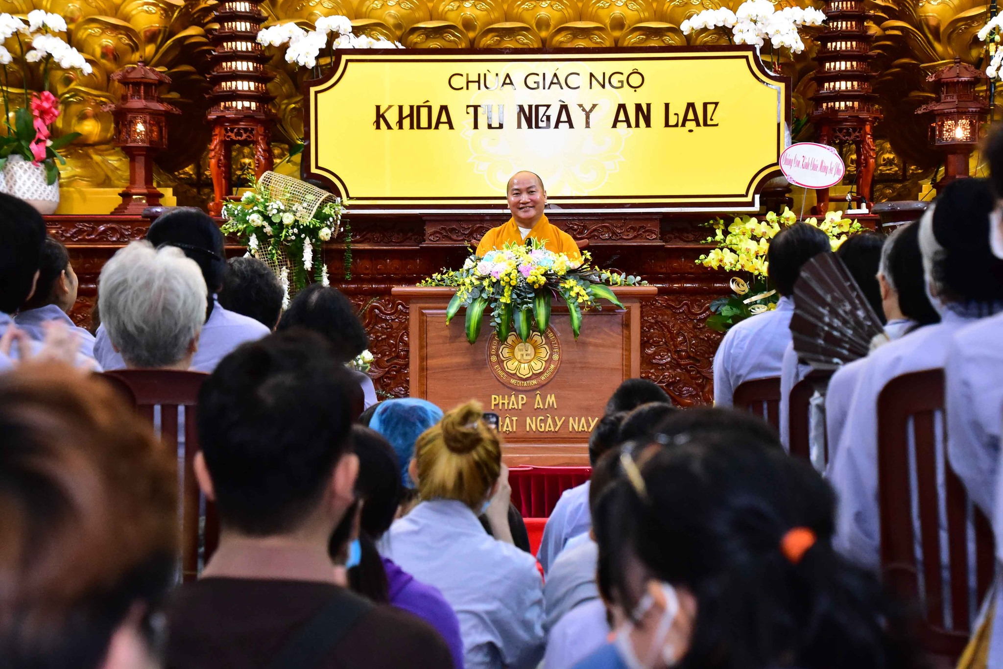 Mang trí tuệ của đạo Phật quán chiếu thế gian