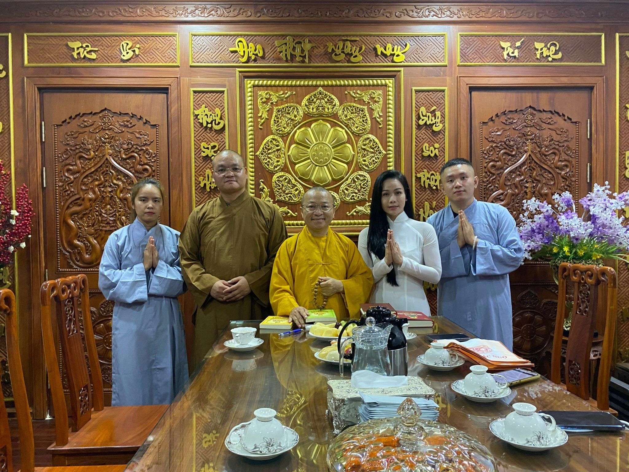 Ca sĩ Nhật Kim Anh khuyến khích hơn 800 bạn trẻ hãy siêng năng làm điều thiện để cuộc sống tốt đẹp hơn