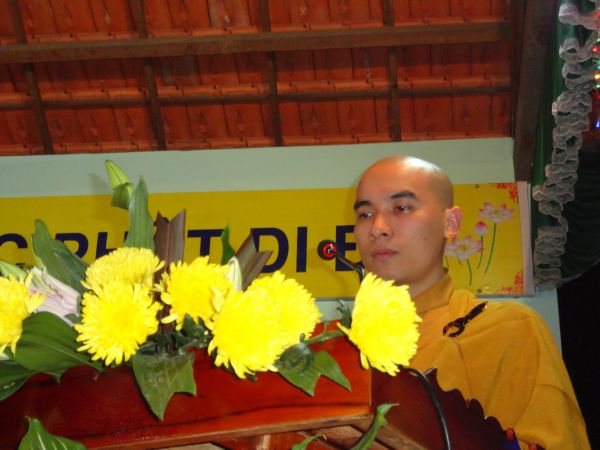 Tiền Giang: Đại lễ hoa đăng mừng vía Phật A Di Đà tại chùa Kim Linh I