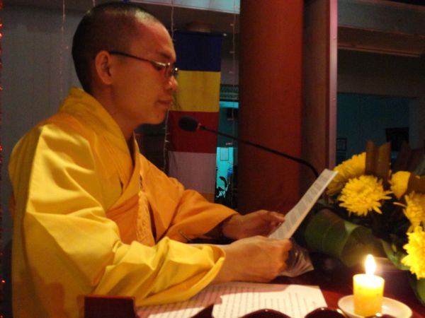 Tiền Giang: Đại lễ hoa đăng mừng vía Phật A Di Đà tại chùa Kim Linh I