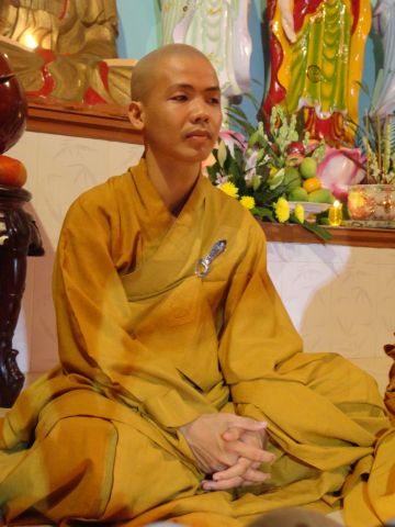 Tiền Giang: Đại lễ hoa đăng mừng vía Phật A Di Đà tại chùa Kim Linh I