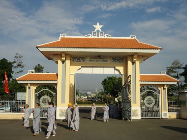 Hóc Môn: Mùa Phật Đản nhớ về các anh hùng chiến sĩ vị quốc vong thân