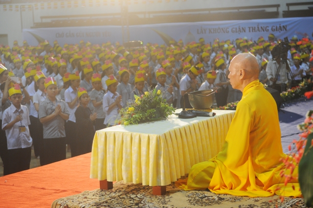 Chùm ảnh : Hơn 3200 Bạn trẻ tham dự khóa tu &quot; Hãy Trở Về Nguồn Cội Yêu Thương&quot; tại Tp. Đà Nẵng