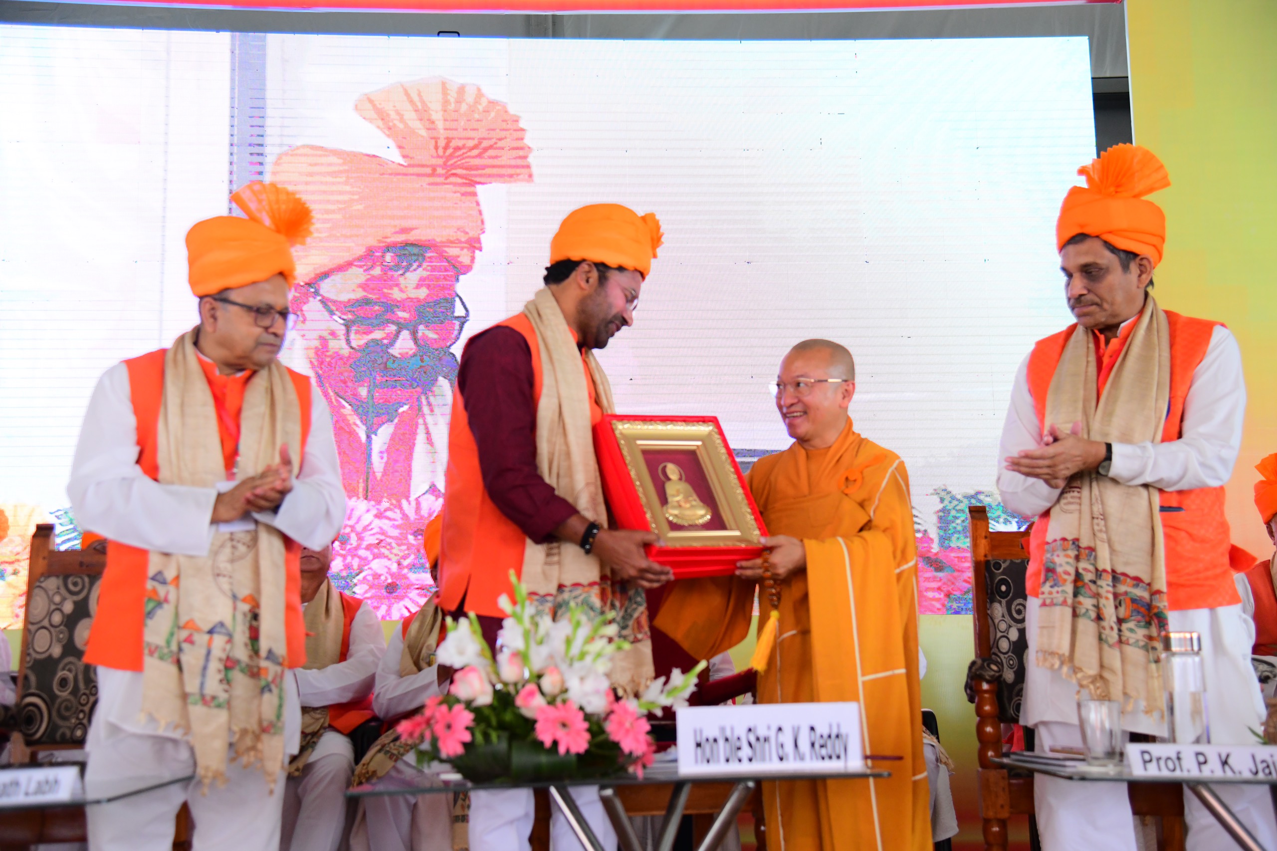 Thầy Nhật Từ nhận bằng Tiến sĩ danh dự về văn học (Vidya Varidhi) của Đại học Nalanda mới
