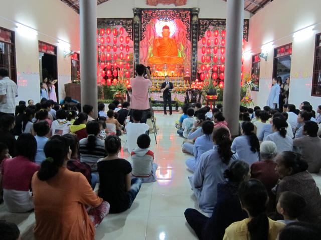Long An: Đêm văn nghệ mừng Phật đản với chủ đề &quot;ngày vui nhân loại&quot; tại chùa Khánh Ninh