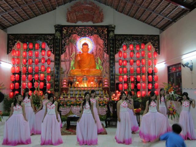 Long An: Đêm văn nghệ mừng Phật đản với chủ đề &quot;ngày vui nhân loại&quot; tại chùa Khánh Ninh