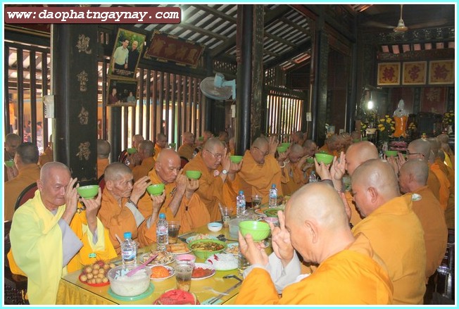Bình Dương:   Lễ Tự Tứ - Giải Chế
