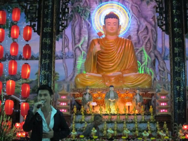 Long An: Đêm văn nghệ mừng Phật đản với chủ đề &quot;ngày vui nhân loại&quot; tại chùa Khánh Ninh