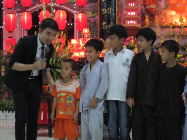 Long An: Đêm văn nghệ mừng Phật đản với chủ đề &quot;ngày vui nhân loại&quot; tại chùa Khánh Ninh