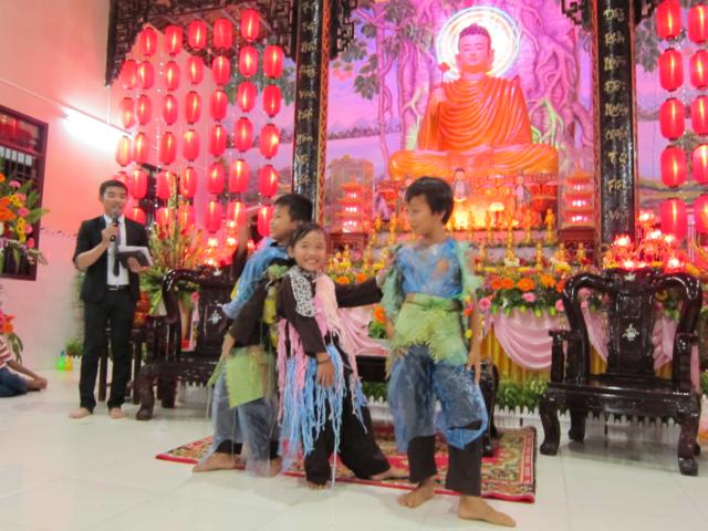 Long An: Đêm văn nghệ mừng Phật đản với chủ đề &quot;ngày vui nhân loại&quot; tại chùa Khánh Ninh