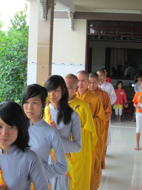 Long An: Lễ tắm kim thân Phật Tổ sơ sinh tại chùa Khánh Ninh