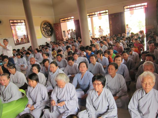 Long An: Lễ tắm kim thân Phật Tổ sơ sinh tại chùa Khánh Ninh