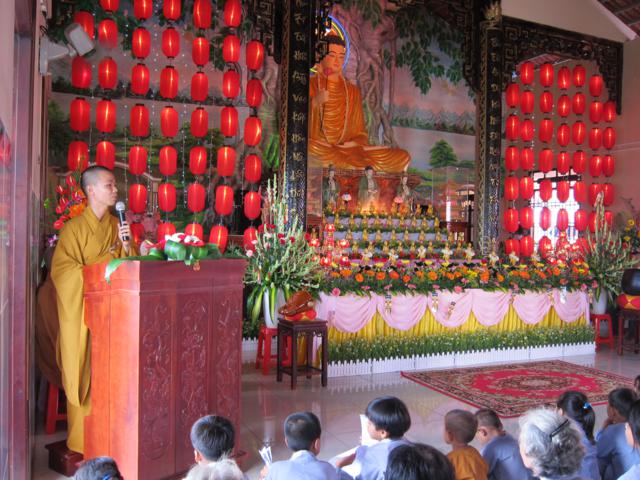 Long An: Lễ tắm kim thân Phật Tổ sơ sinh tại chùa Khánh Ninh