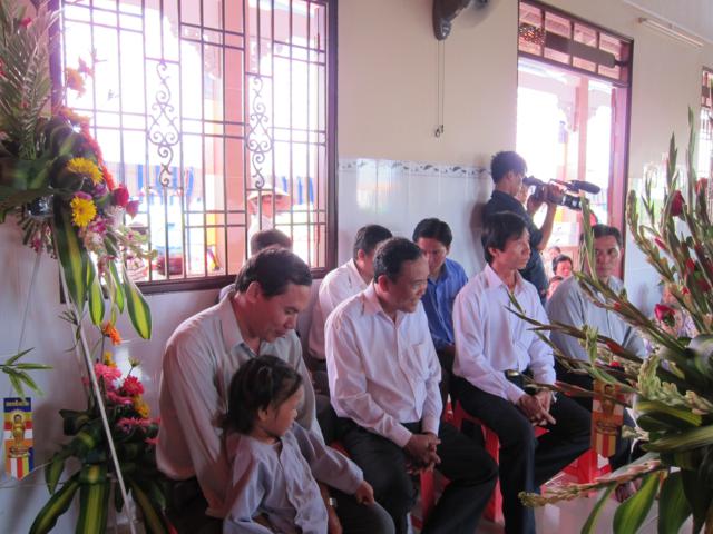 Long An: Lễ tắm kim thân Phật Tổ sơ sinh tại chùa Khánh Ninh