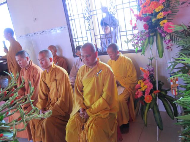 Long An: Lễ tắm kim thân Phật Tổ sơ sinh tại chùa Khánh Ninh