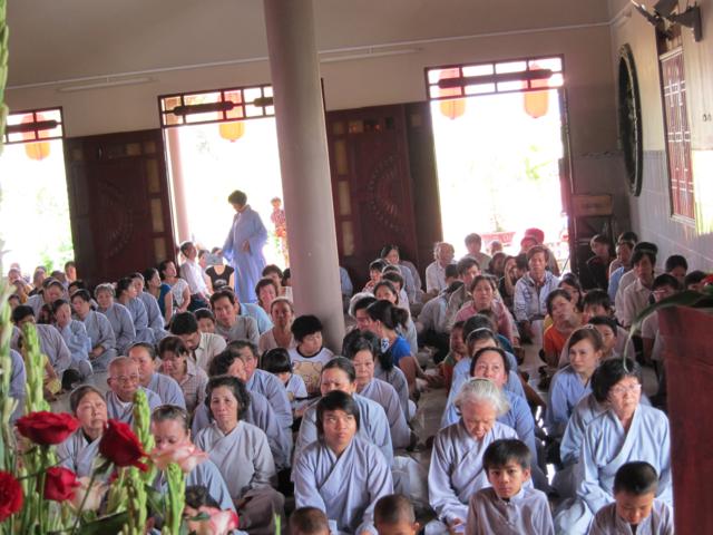 Long An: Lễ tắm kim thân Phật Tổ sơ sinh tại chùa Khánh Ninh