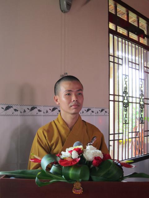 Long An: Lễ tắm kim thân Phật Tổ sơ sinh tại chùa Khánh Ninh