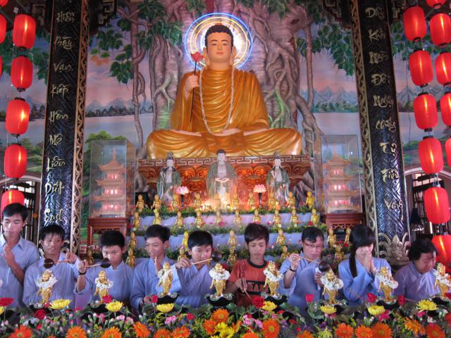 Long An: Lễ tắm kim thân Phật Tổ sơ sinh tại chùa Khánh Ninh