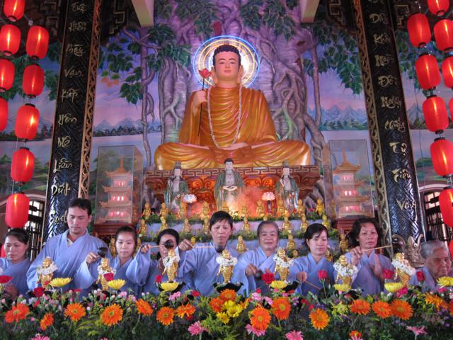 Long An: Lễ tắm kim thân Phật Tổ sơ sinh tại chùa Khánh Ninh