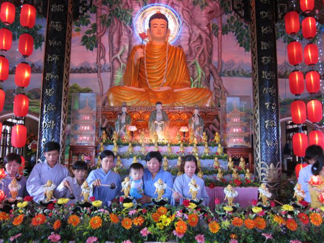 Long An: Lễ tắm kim thân Phật Tổ sơ sinh tại chùa Khánh Ninh