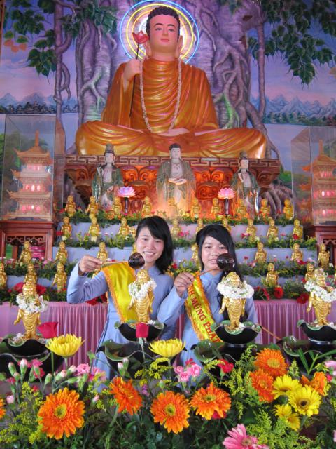 Long An: Lễ tắm kim thân Phật Tổ sơ sinh tại chùa Khánh Ninh