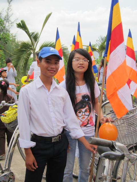 Long An: Chư Tăng, Phật tử chùa Khánh Ninh diễu hành xe hoa, xe đạp mừng Phật đản