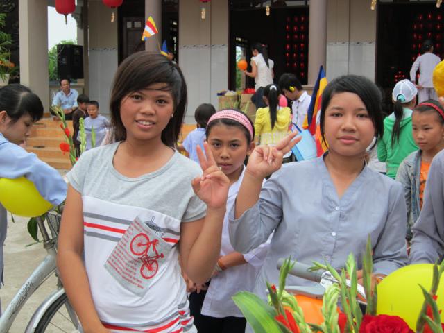 Long An: Chư Tăng, Phật tử chùa Khánh Ninh diễu hành xe hoa, xe đạp mừng Phật đản