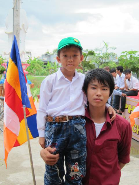 Long An: Chư Tăng, Phật tử chùa Khánh Ninh diễu hành xe hoa, xe đạp mừng Phật đản