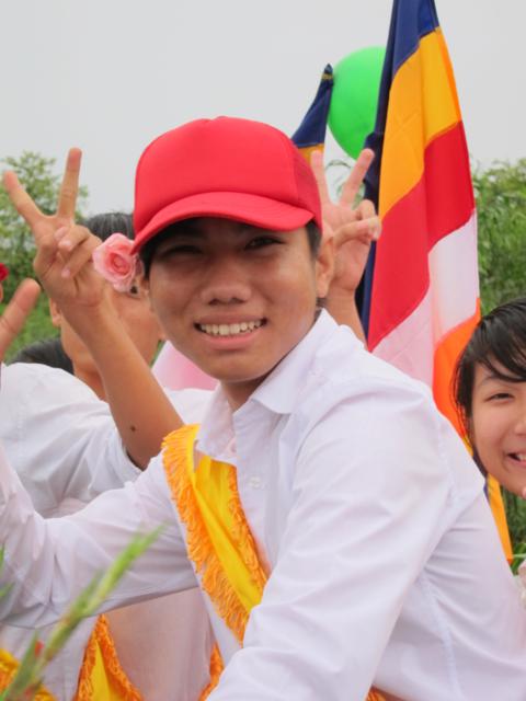 Long An: Chư Tăng, Phật tử chùa Khánh Ninh diễu hành xe hoa, xe đạp mừng Phật đản