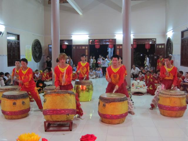 Long An: Chư Tăng, Phật tử chùa Khánh Ninh diễu hành xe hoa, xe đạp mừng Phật đản