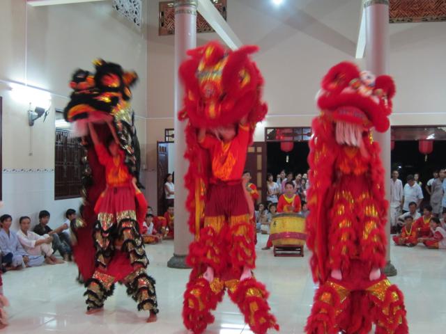 Long An: Chư Tăng, Phật tử chùa Khánh Ninh diễu hành xe hoa, xe đạp mừng Phật đản