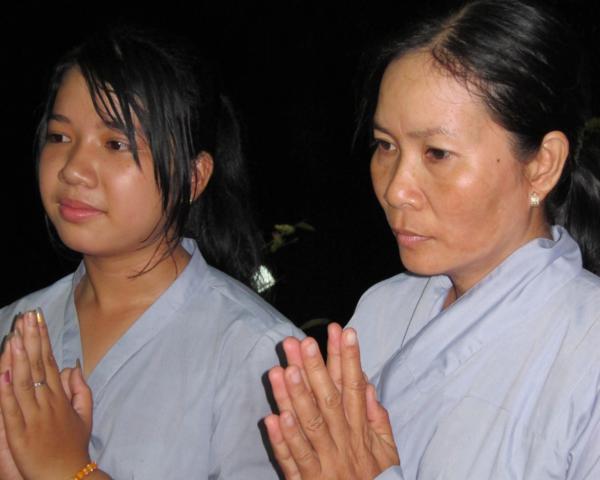 Chư Tăng chùa Khánh Ninh chúc phúc Phật tử tại tư gia có lễ đài Phật đản