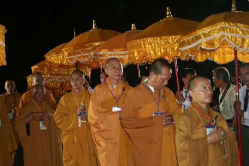 Phút thiêng liêng - Khai mạc Hội thảo Hoằng pháp 2010