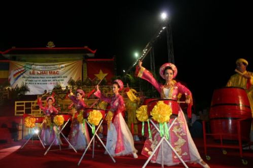 Phút thiêng liêng - Khai mạc Hội thảo Hoằng pháp 2010