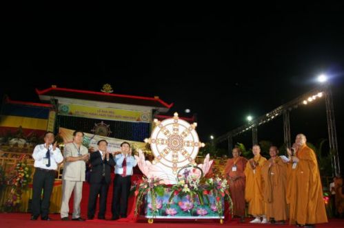 Phút thiêng liêng - Khai mạc Hội thảo Hoằng pháp 2010