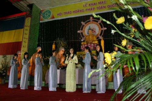 Phút thiêng liêng - Khai mạc Hội thảo Hoằng pháp 2010