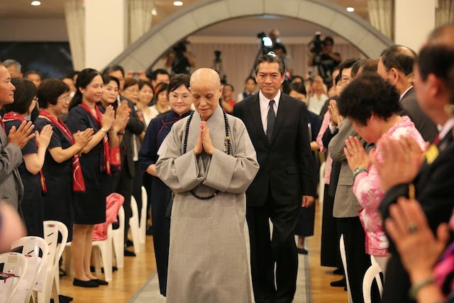 Đài Loan : Pháp Sư Chứng Nghiêm nhận Giải thưởng quốc tế quay of Honor