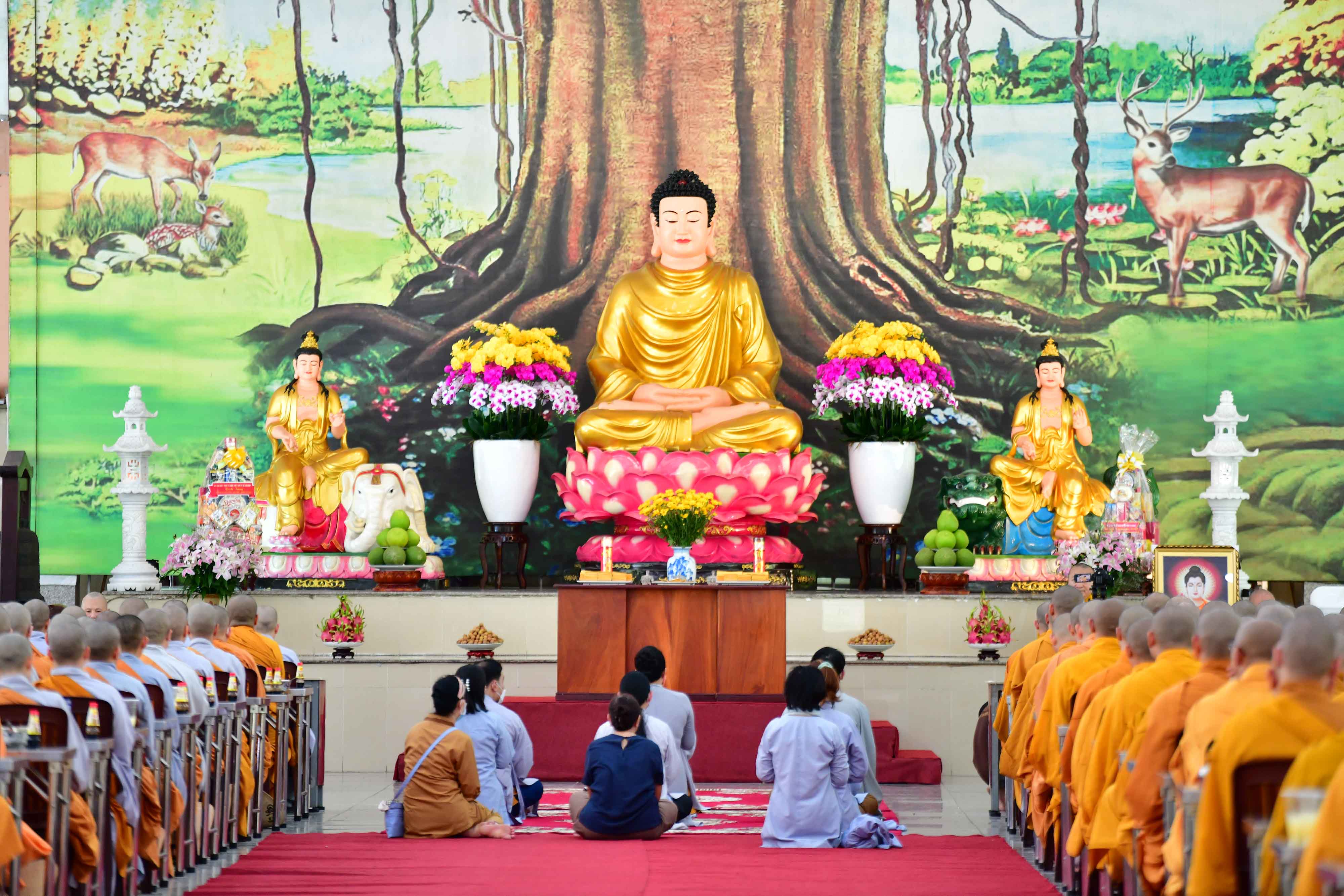 Phái đoàn Phật giáo tỉnh Hải Dương cúng dường Trai Tăng tại Hạ trường Học viện PGVN tại Tp. HCM