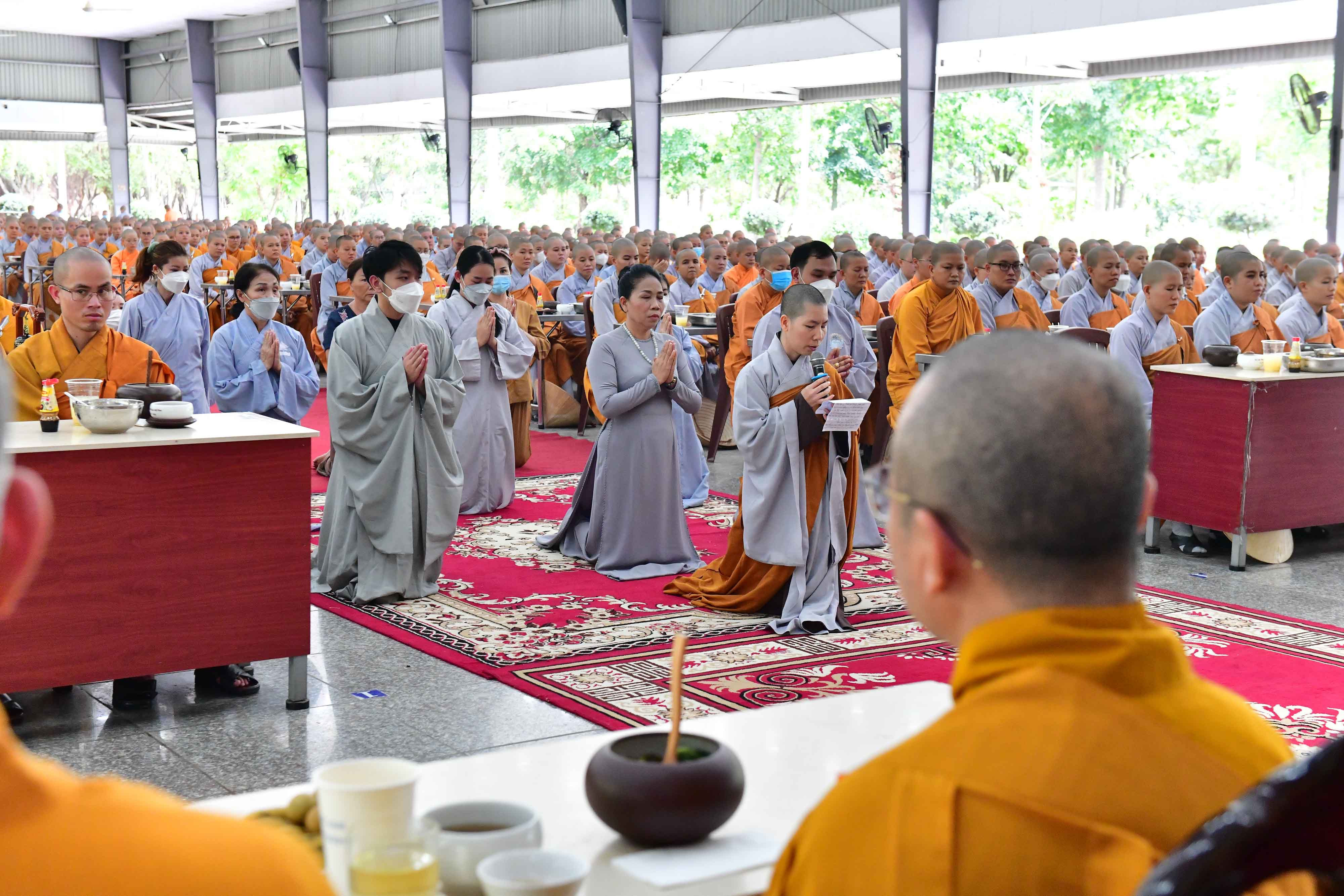 Phái đoàn Phật giáo tỉnh Hải Dương cúng dường Trai Tăng tại Hạ trường Học viện PGVN tại Tp. HCM