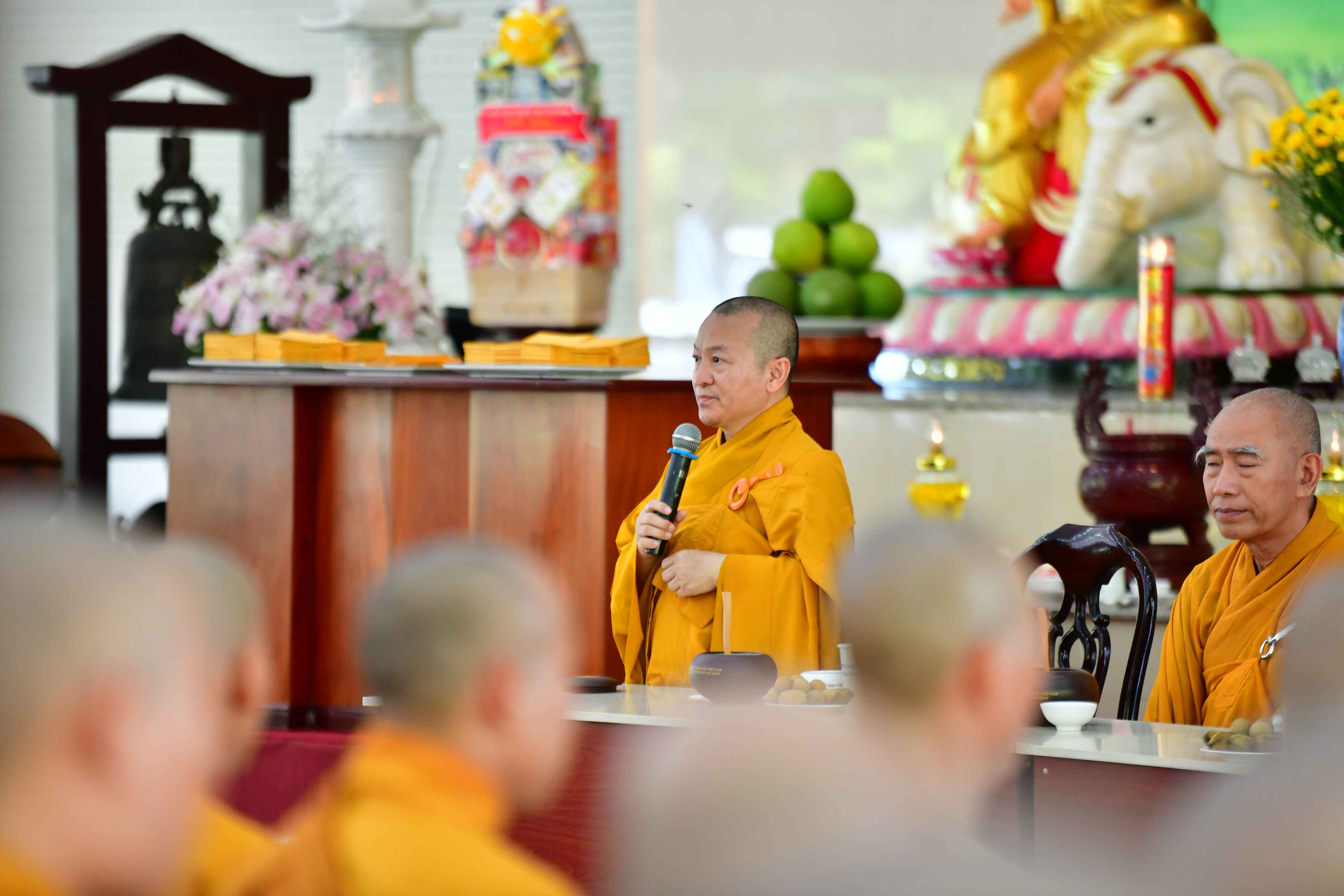 Phái đoàn Phật giáo tỉnh Hải Dương cúng dường Trai Tăng tại Hạ trường Học viện PGVN tại Tp. HCM