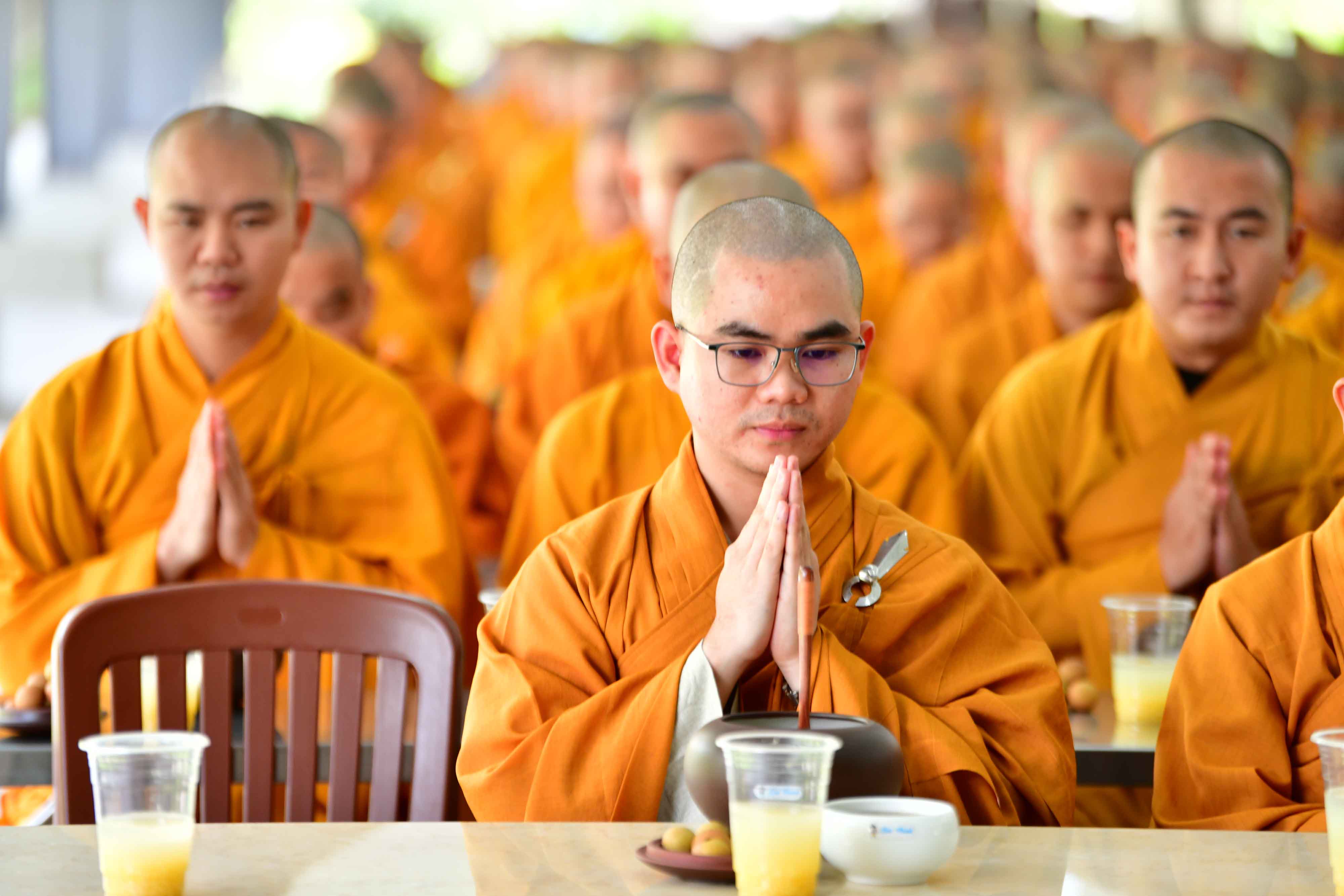 Phái đoàn Phật giáo tỉnh Hải Dương cúng dường Trai Tăng tại Hạ trường Học viện PGVN tại Tp. HCM
