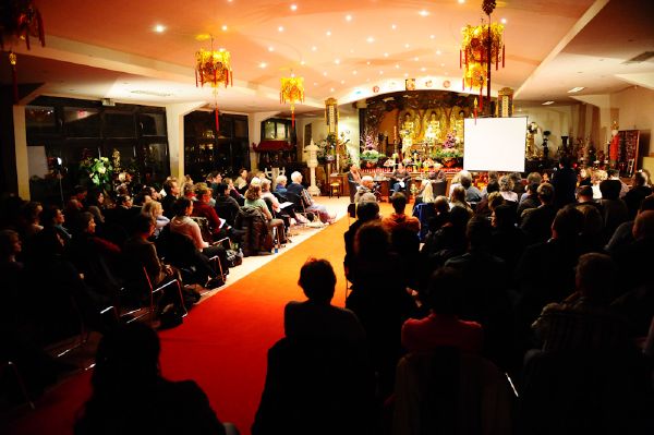 Đức Quốc: Chương trình talk show “sống và chết” tại chùa Phật Huệ