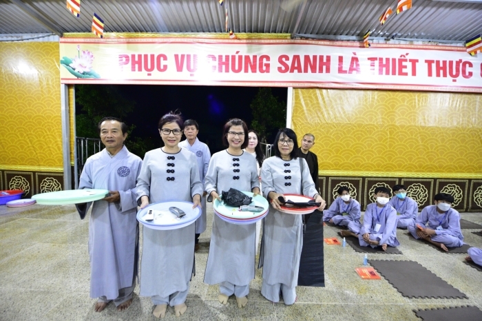 Hơn 220 em thiếu nhi hoan hỷ làm lễ Xuất Gia Báo Hiếu tại Chùa Quan Âm Đông Hải